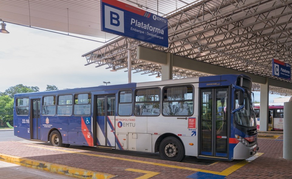 Como chegar até Diretoria Regional de Educação - Butantã de Ônibus ou Metrô?